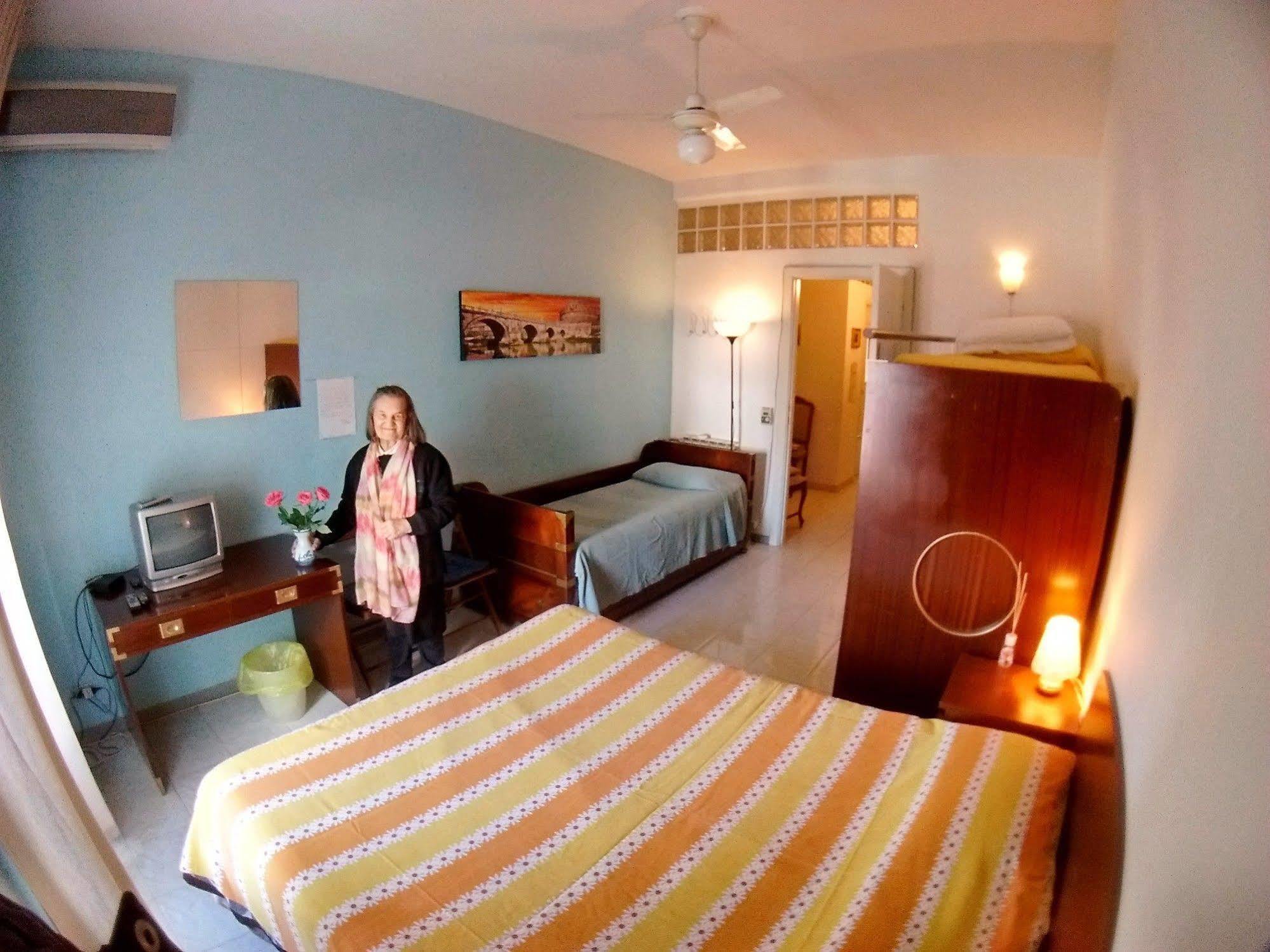 Walkincenter Bed and Breakfast Rom Exteriör bild